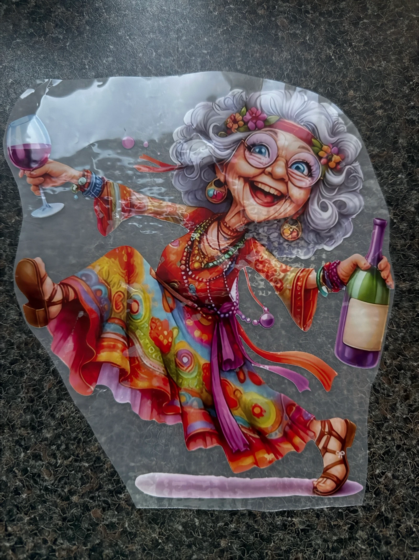 DTF Sticker Hippie Oma met Wijn - Voor Textiel